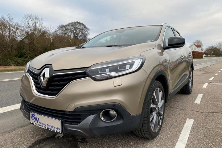 Beige Renault Kadjar fra 2016 set udefra
