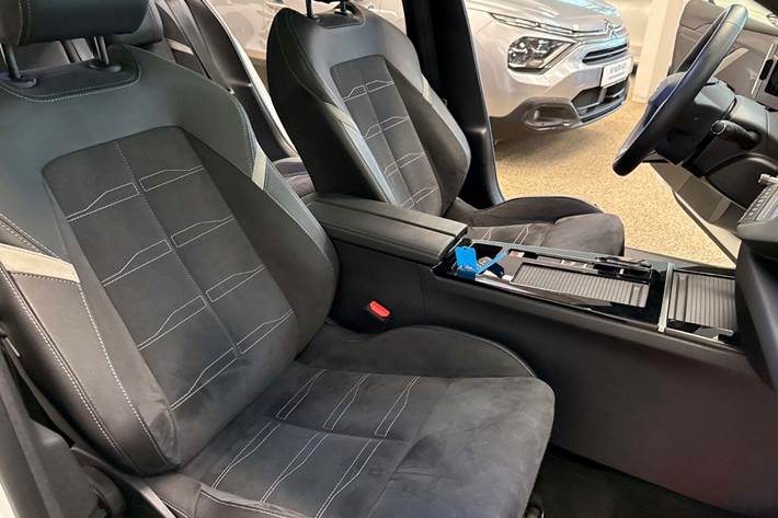 Hvid Opel Astra-e fra 2023