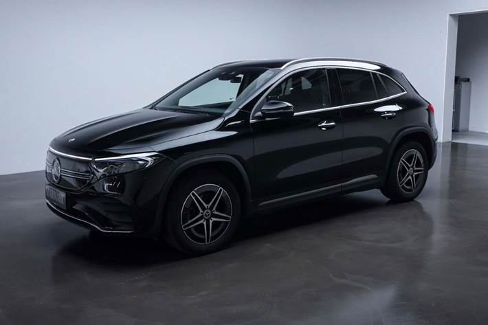 Sort Mercedes EQA350 fra 2023 set udefra