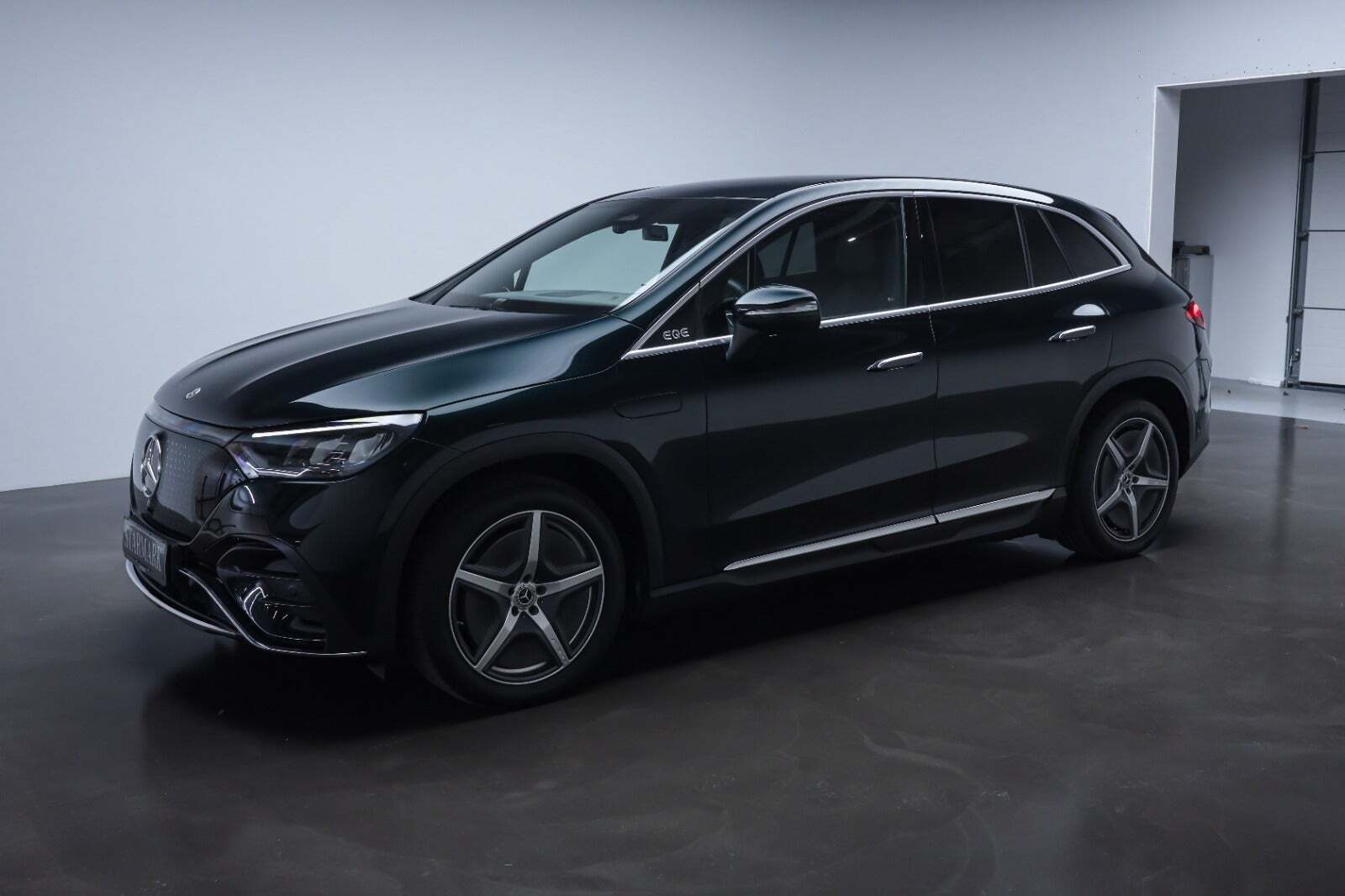 Grøn Mercedes EQE350 SUV fra 2024