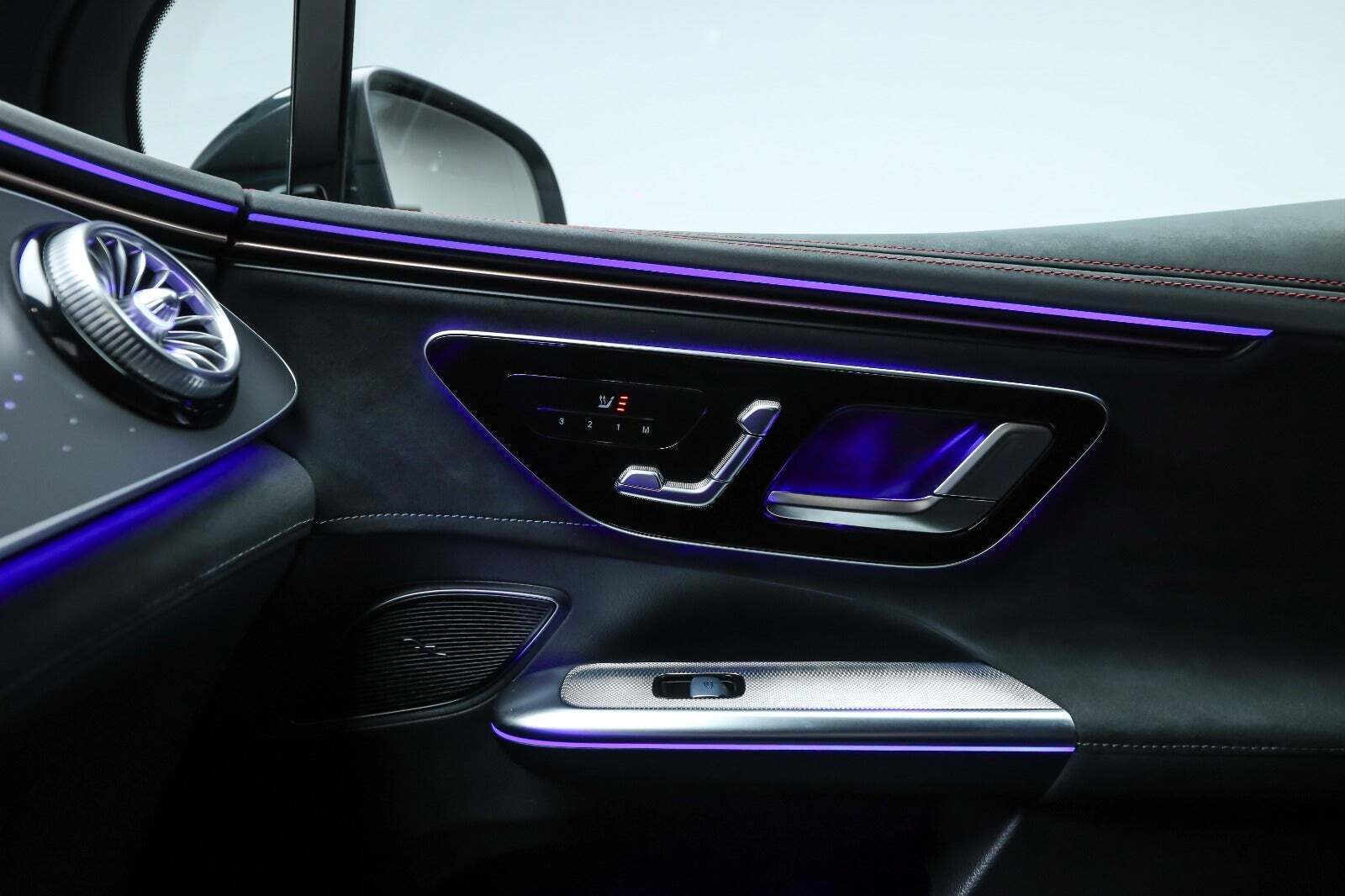 Grøn Mercedes EQE350 SUV fra 2024