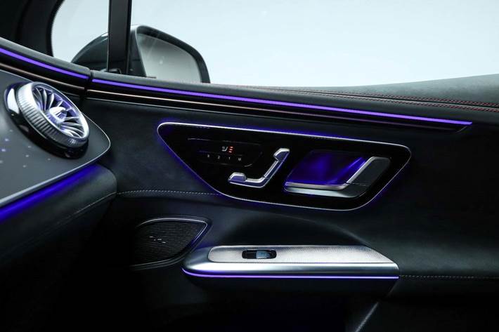 Grøn Mercedes EQE350 SUV fra 2024