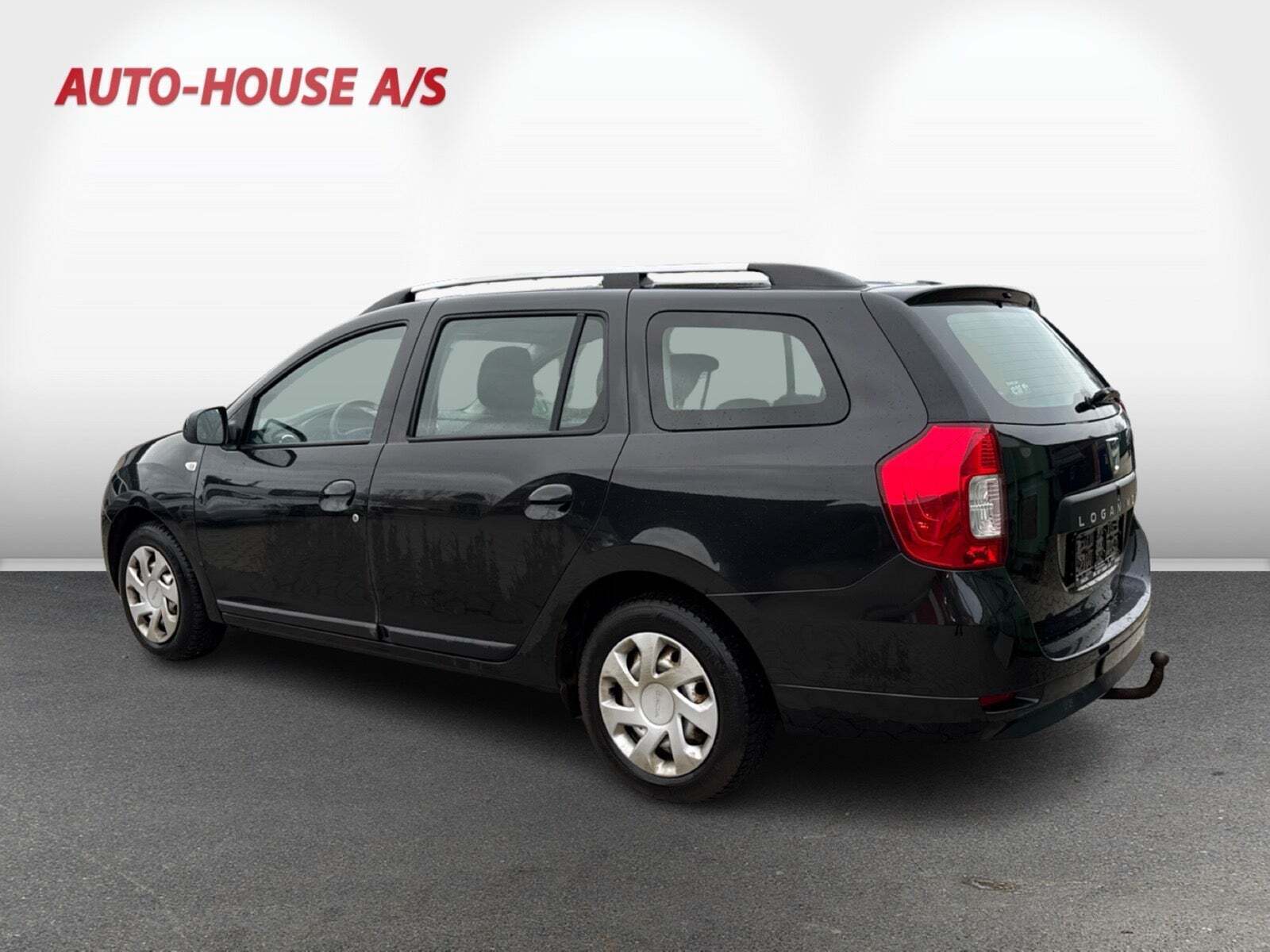 Sort Dacia Logan fra 2015