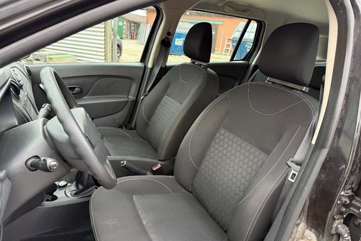 Sort Dacia Logan fra 2015