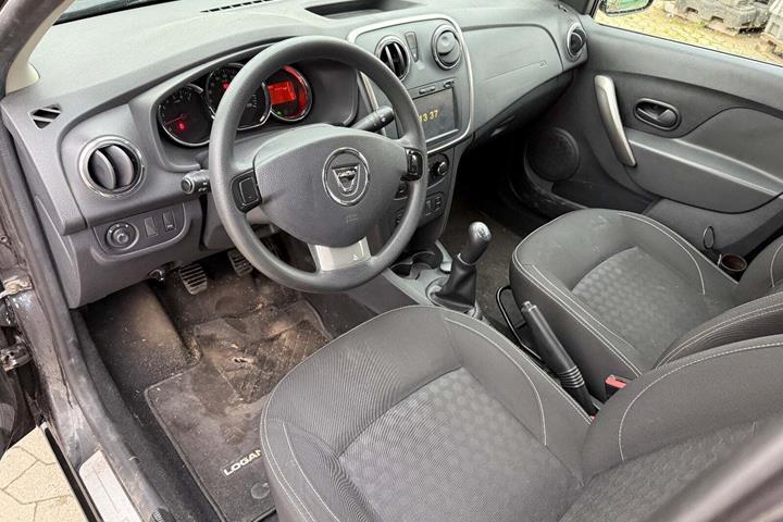 Sort Dacia Logan fra 2015