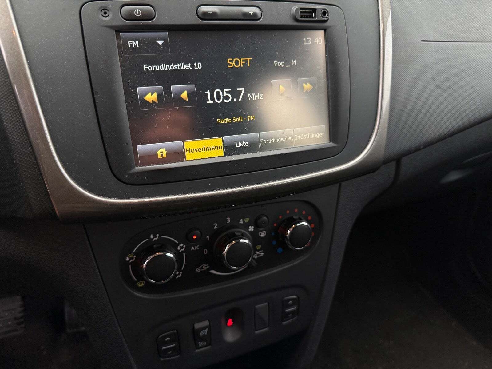 Sort Dacia Logan fra 2015