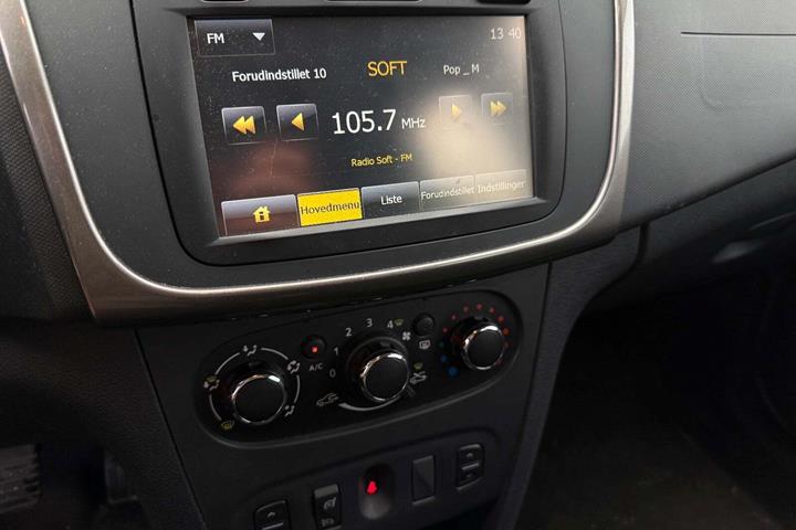 Sort Dacia Logan fra 2015