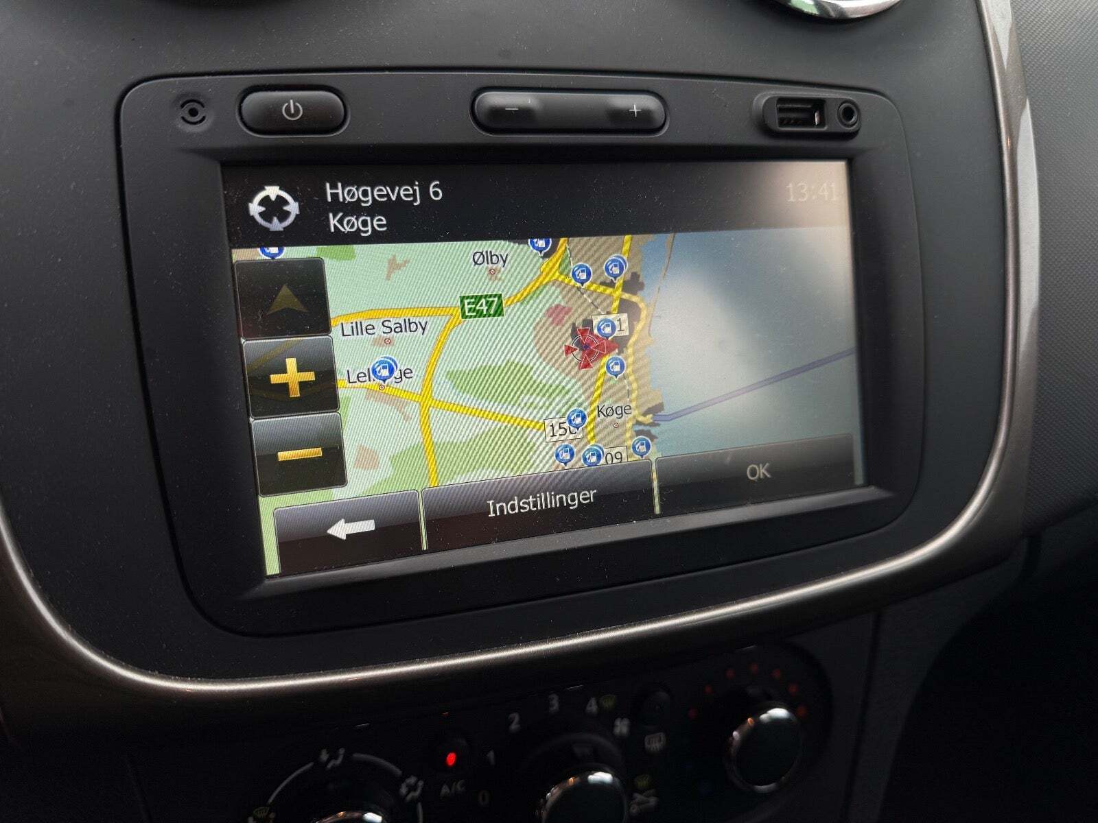 Sort Dacia Logan fra 2015