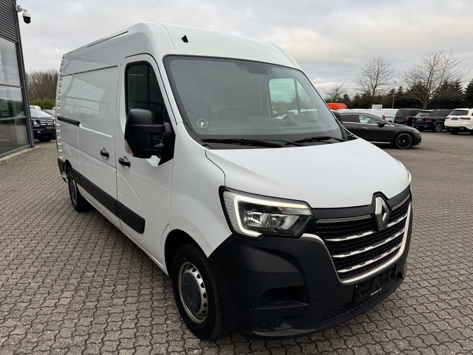 Renault Master IV T33 2,3 dCi 150 L2H2 Kassevogn
