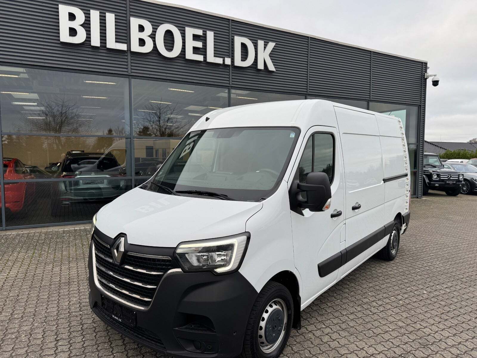 Renault Master IV T33 2,3 dCi 150 L2H2 Kassevogn