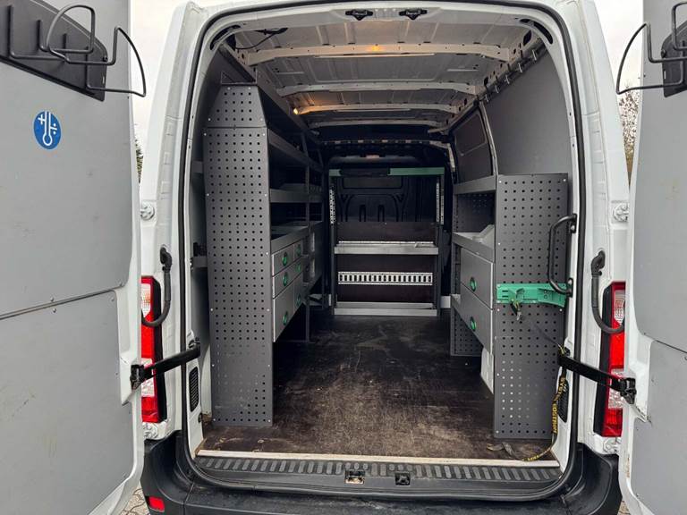 Renault Master IV T33 2,3 dCi 150 L2H2 Kassevogn