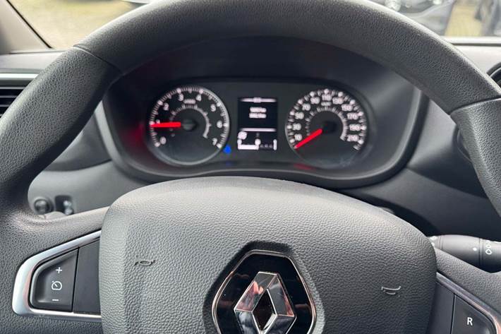 Hvid Renault Master IV T33 fra 2022