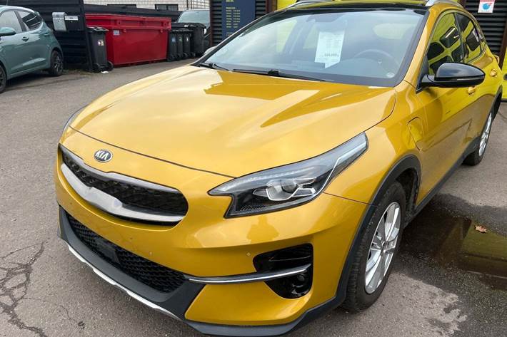 Gul Kia XCeed fra 2021
