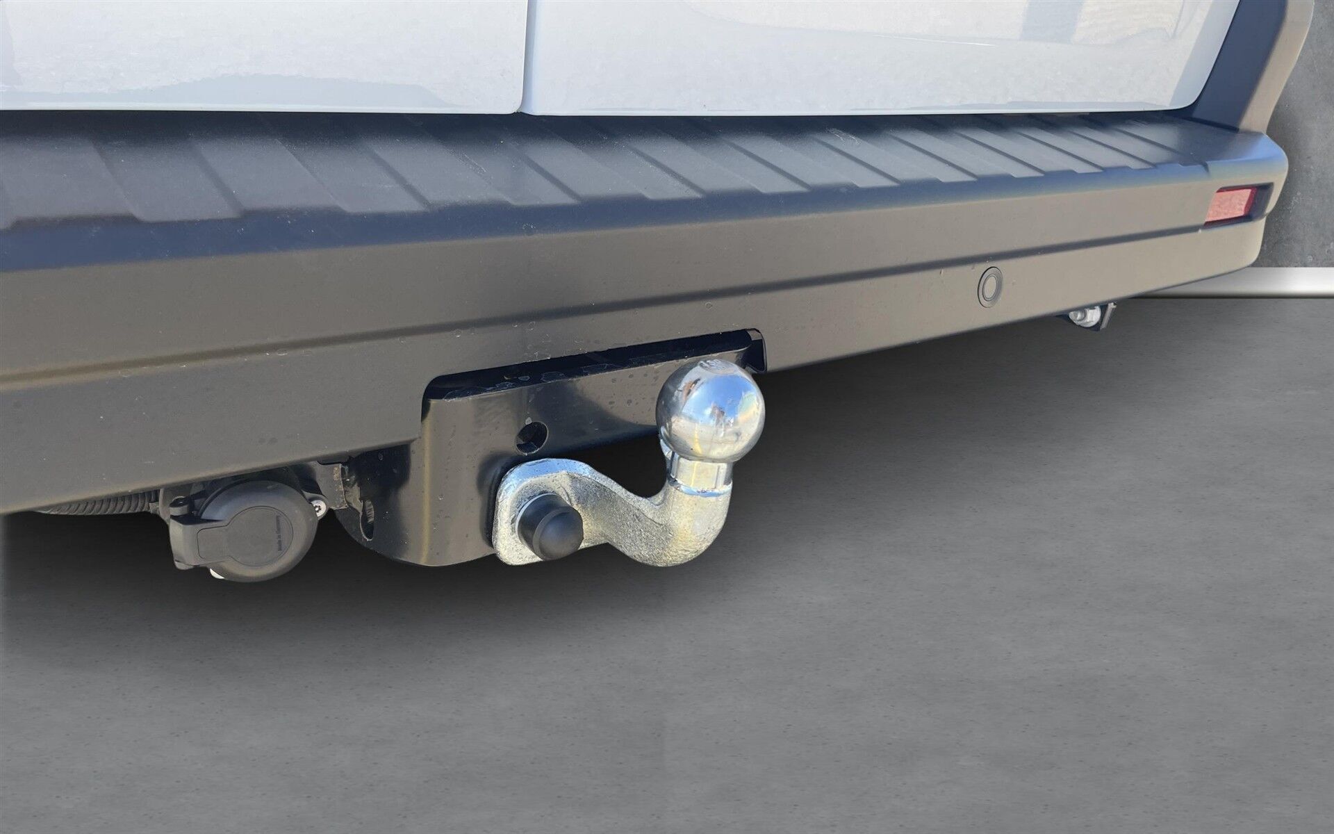 Hvid Nissan Primastar fra 2025