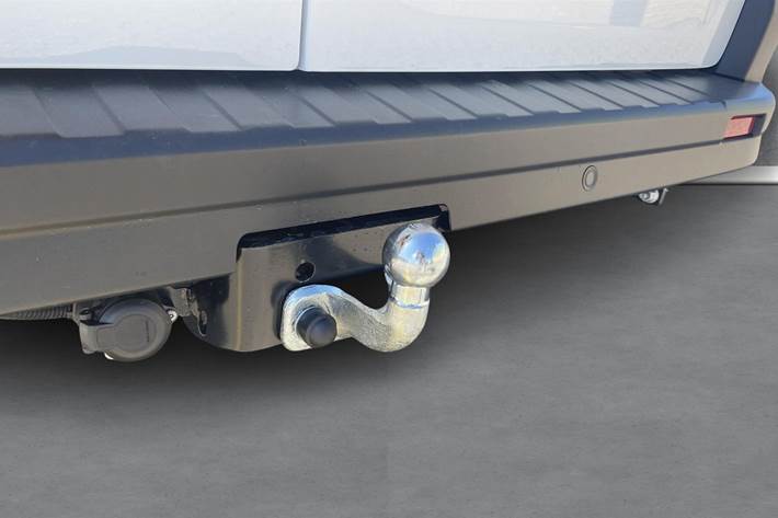 Hvid Nissan Primastar fra 2025