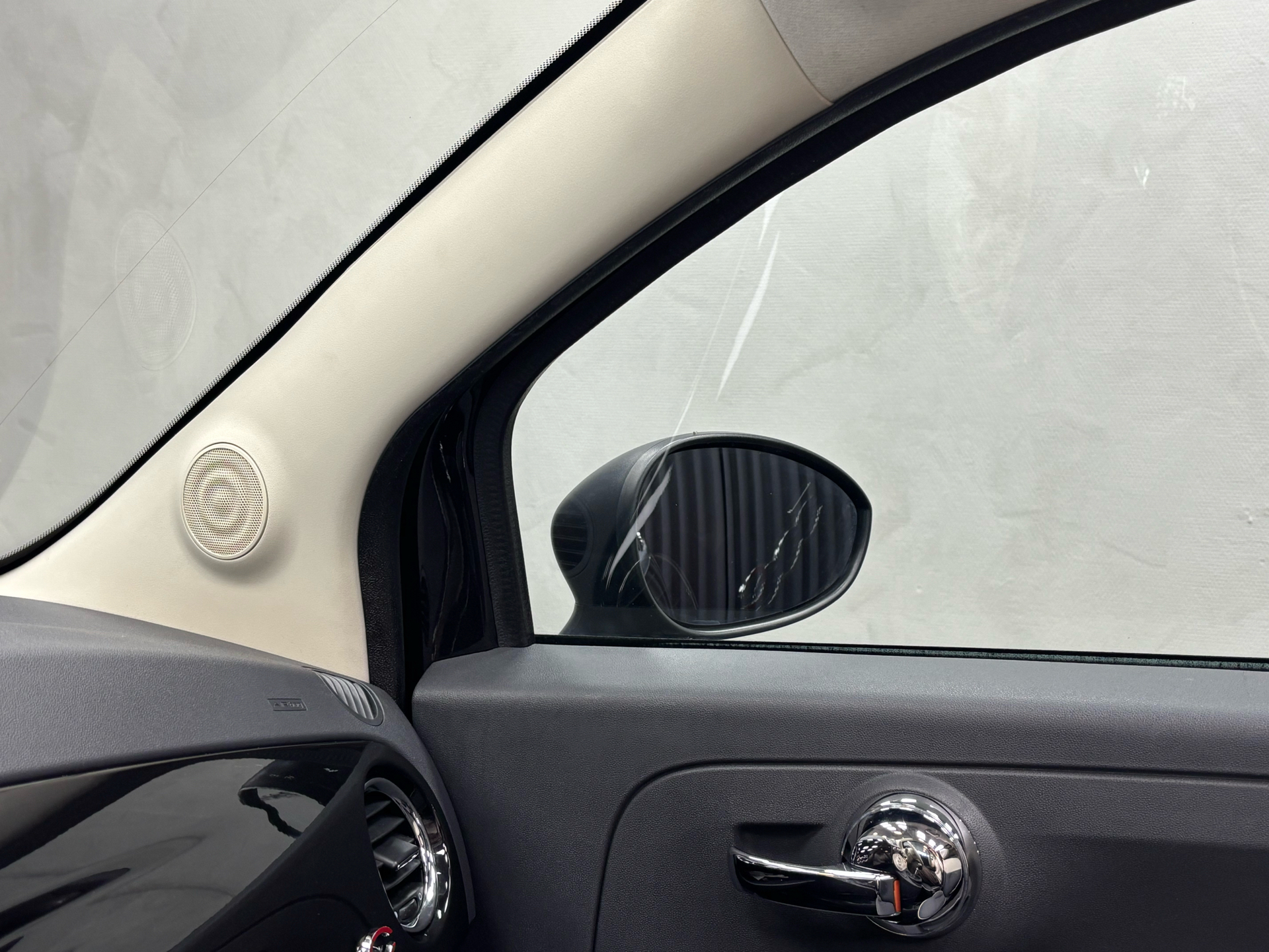 Sort Fiat 500C fra 2014