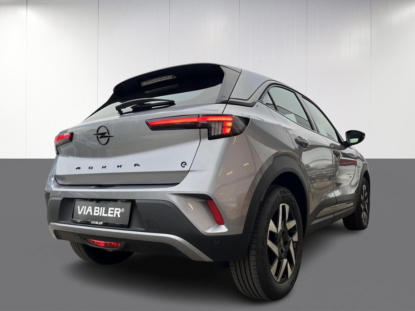 Grå Opel Mokka-e fra 2024