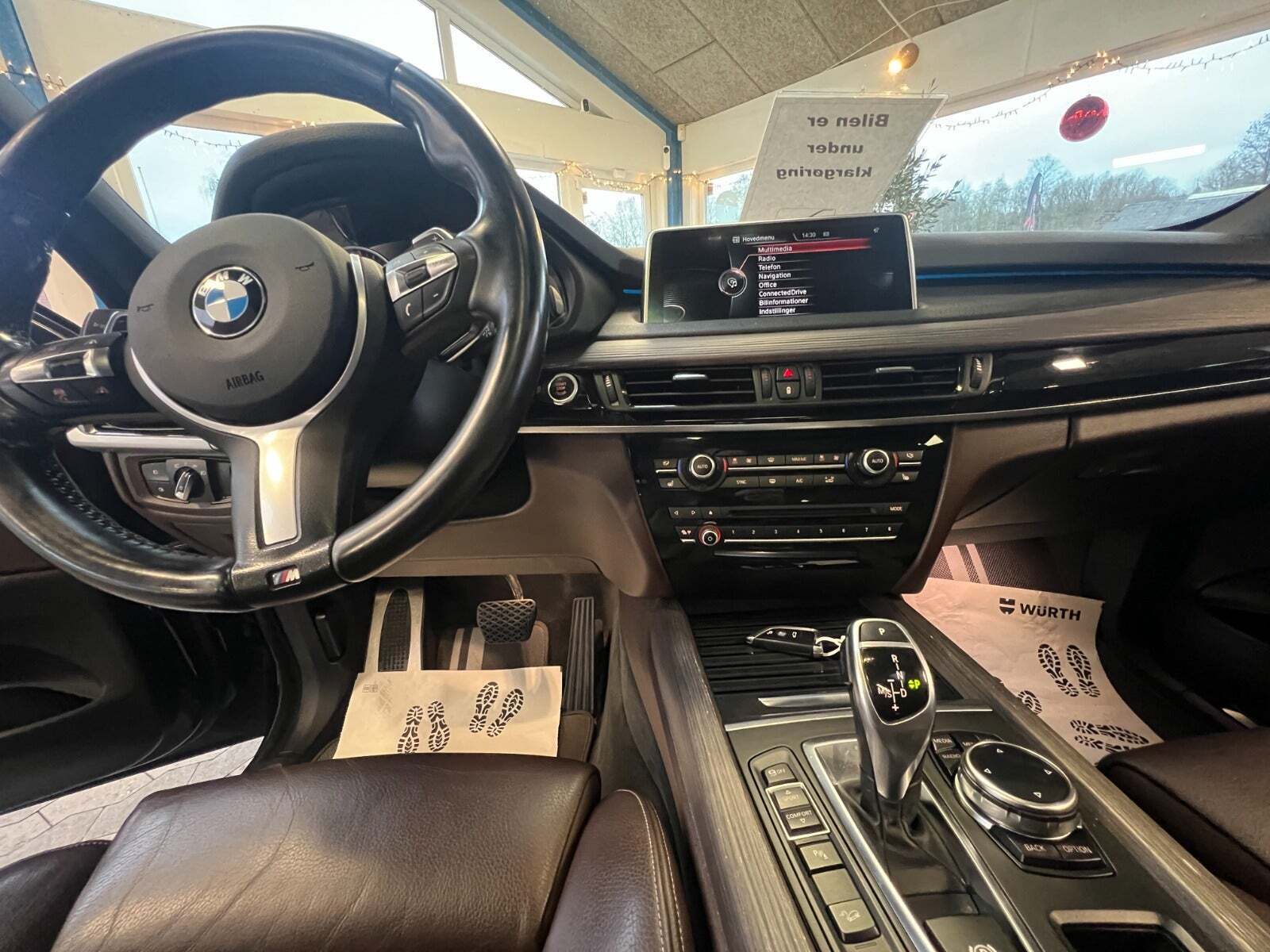 Blå BMW X5 fra 2014