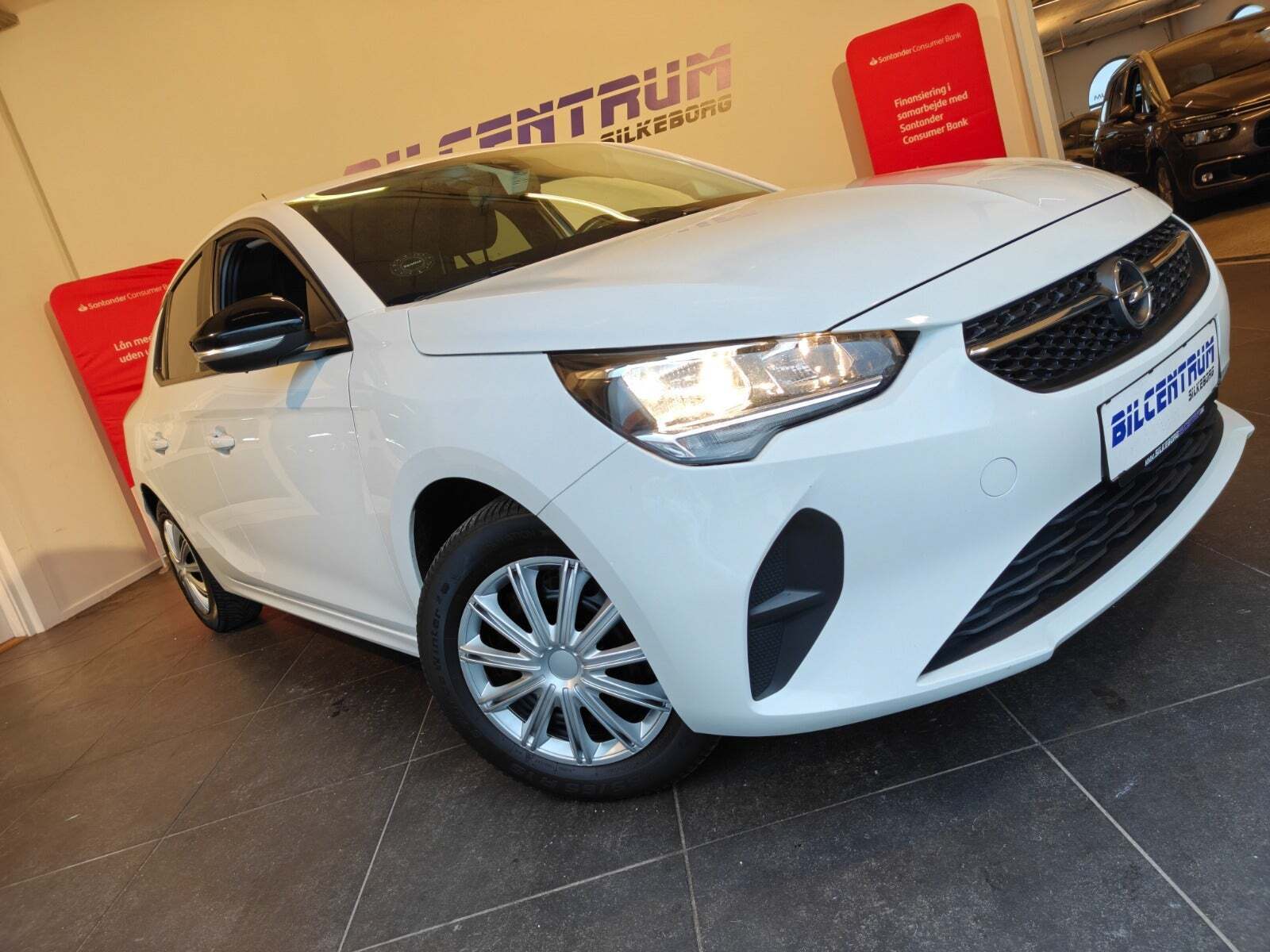 Hvid Opel Corsa fra 2020
