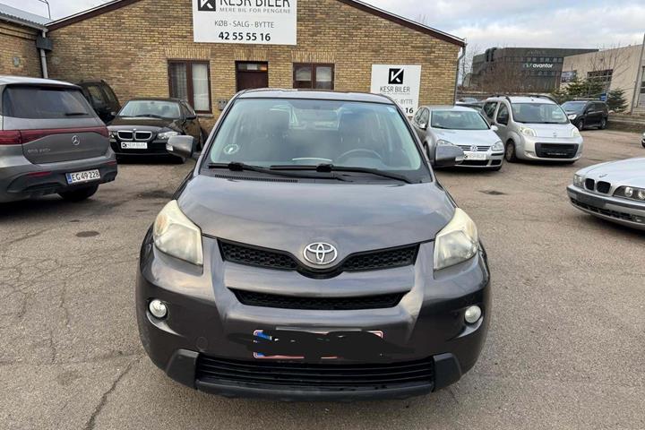 undefined Toyota Urban Cruiser fra 2009 set udefra