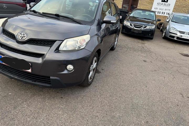 undefined Toyota Urban Cruiser fra 2009 set udefra