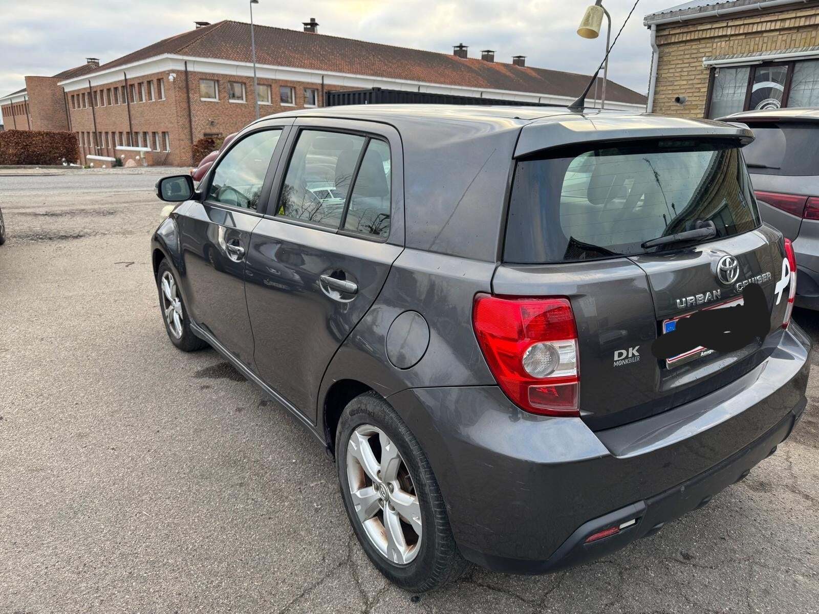 undefined Toyota Urban Cruiser fra 2009 set udefra