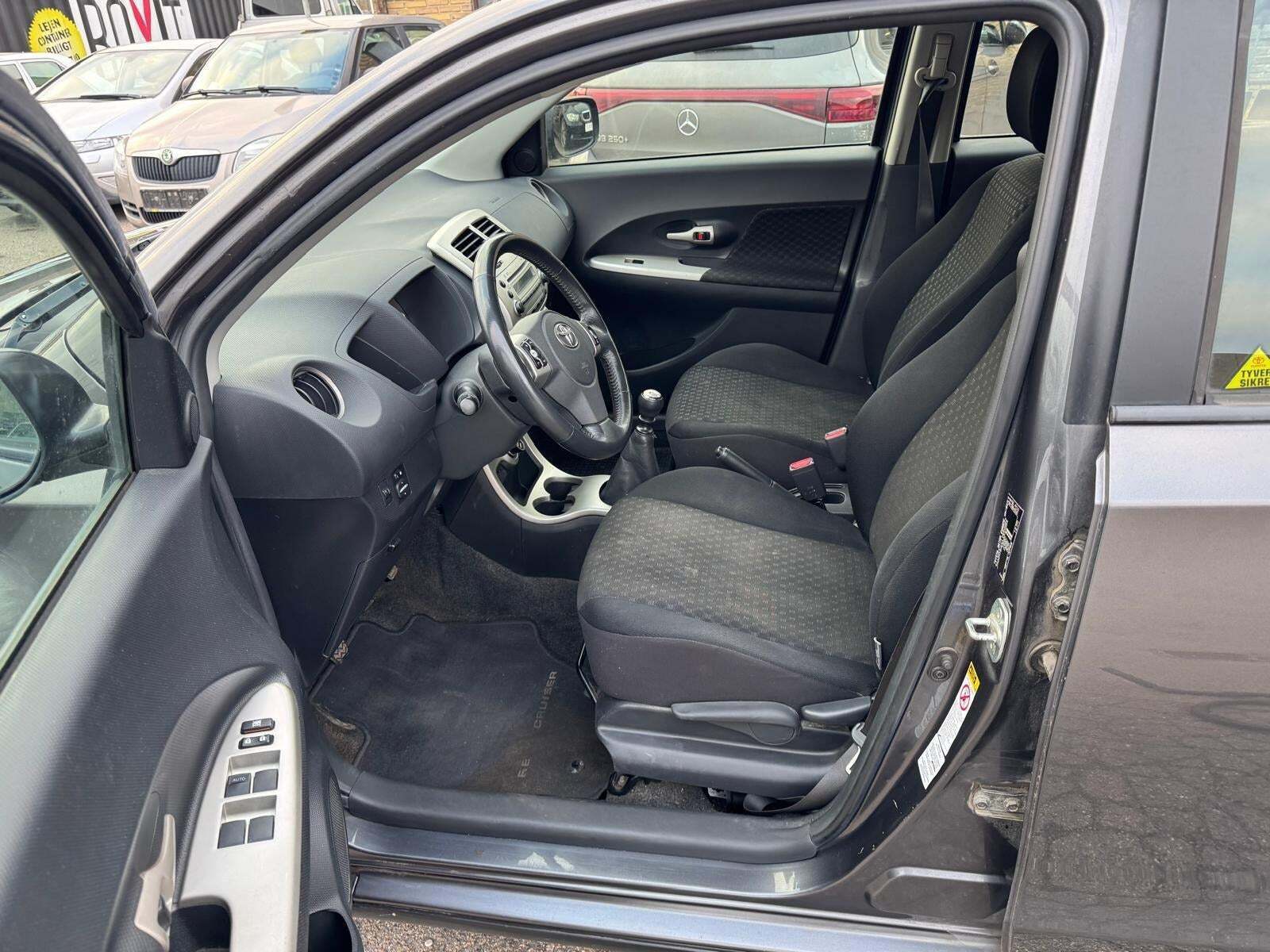 undefined Toyota Urban Cruiser fra 2009 set indefra