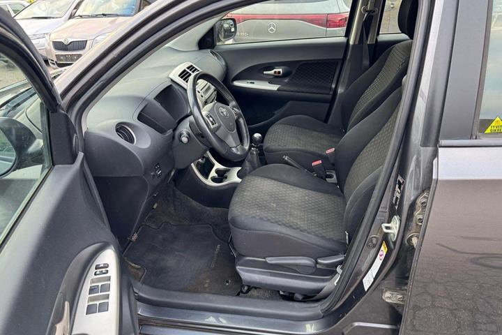 undefined Toyota Urban Cruiser fra 2009 set indefra