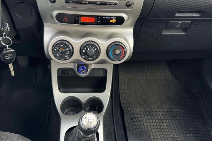 undefined Toyota Urban Cruiser fra 2009 set indefra