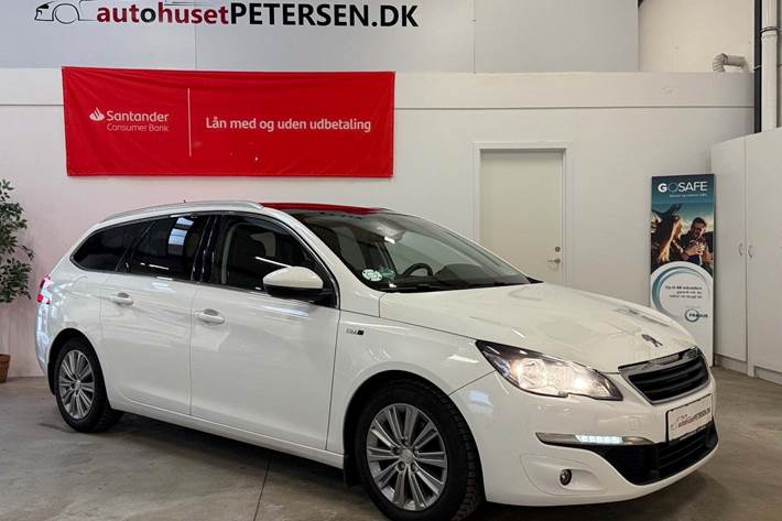 Hvid Peugeot 308 fra 2015 set udefra