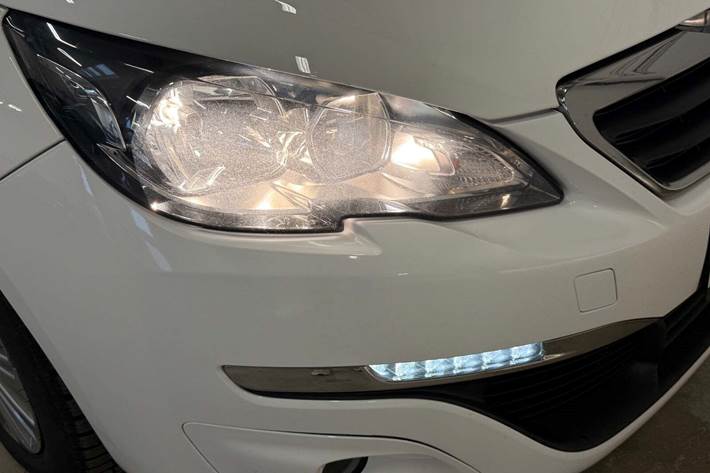 Hvid Peugeot 308 fra 2015