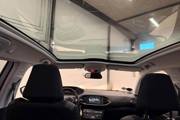 Hvid Peugeot 308 fra 2015