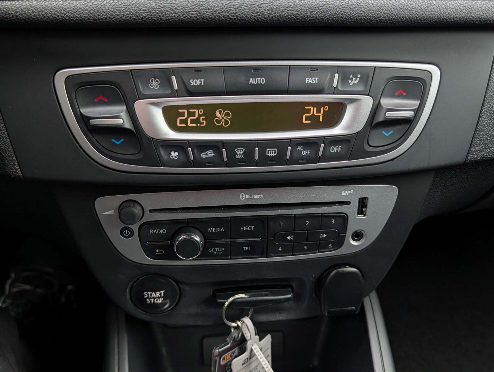 Grå Renault Megane III fra 2014