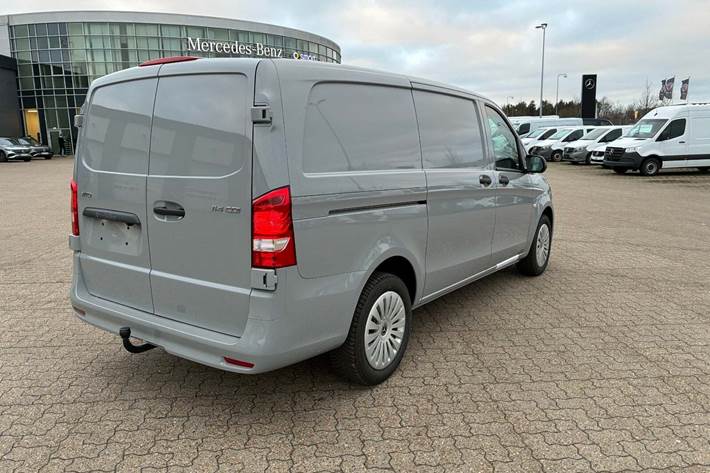 Grå Mercedes Vito 114 fra 2025