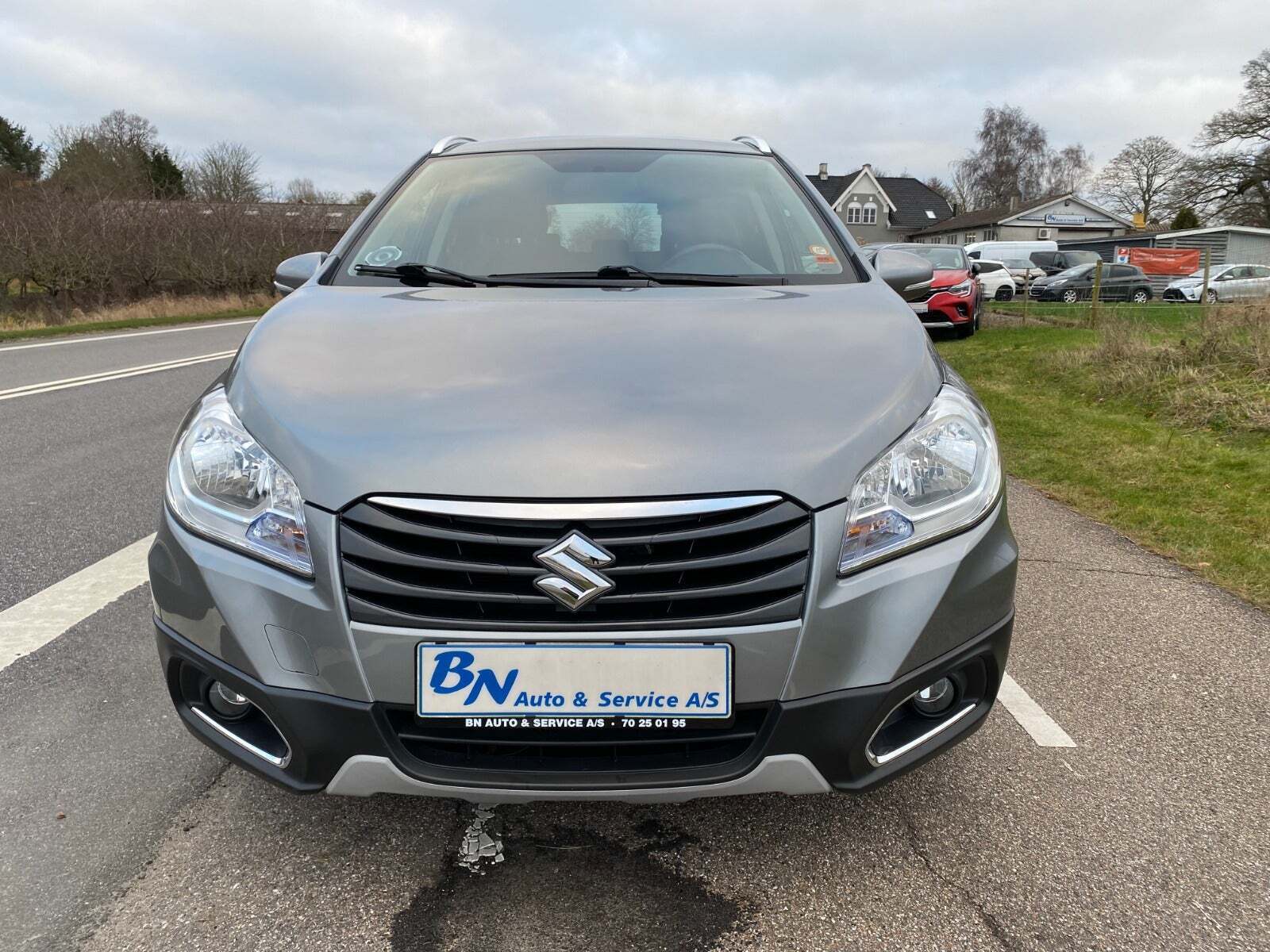 Grå Suzuki S-Cross fra 2016