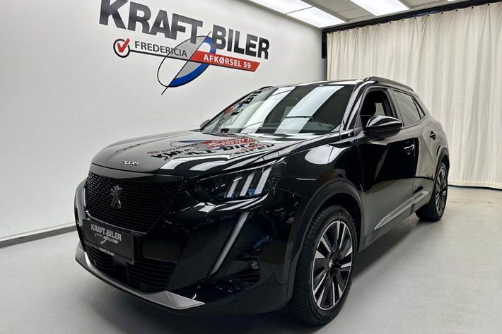 Sort Peugeot e-2008 fra 2022 set udefra