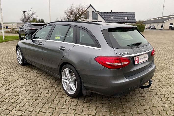 Grå Mercedes C200 d fra 2017