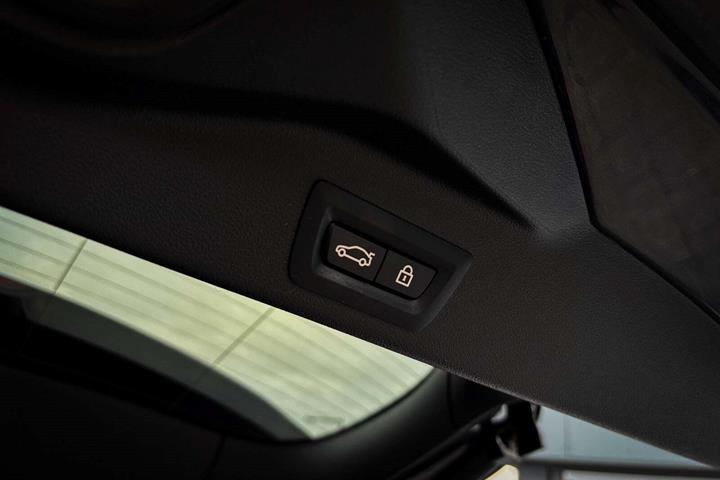 Grå BMW X5 fra 2022