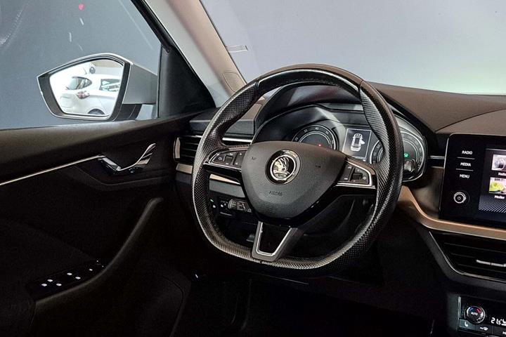 Sølv Skoda Kamiq fra 2020