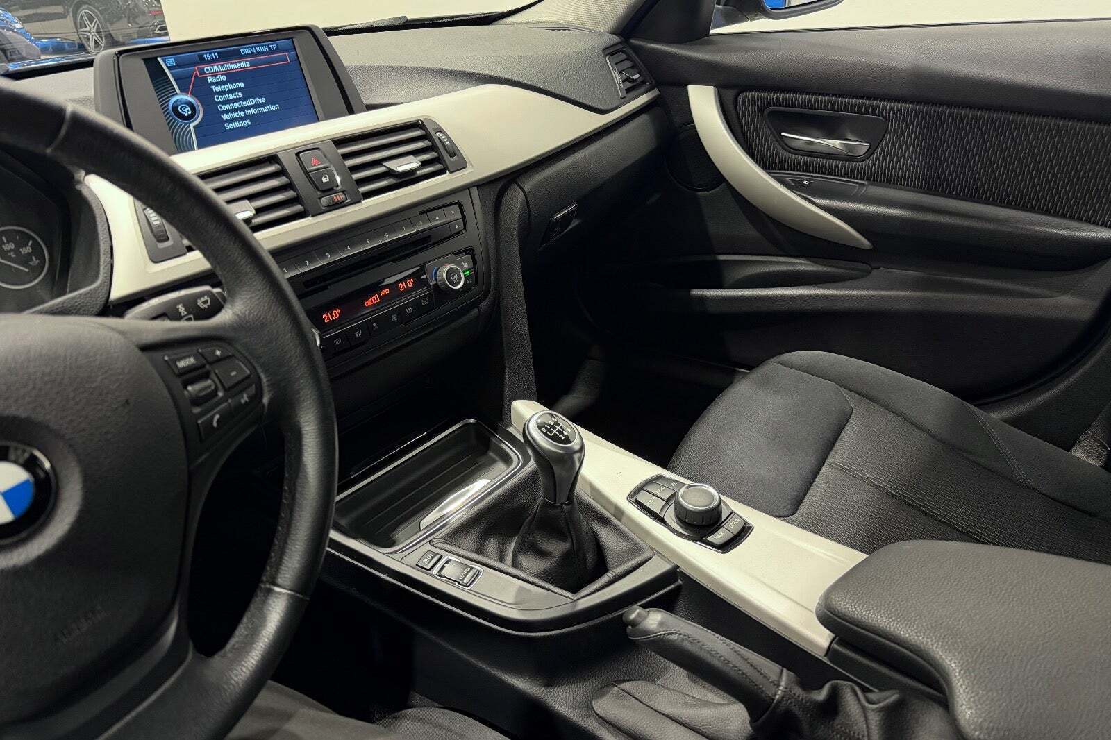 Grå BMW 320d fra 2014