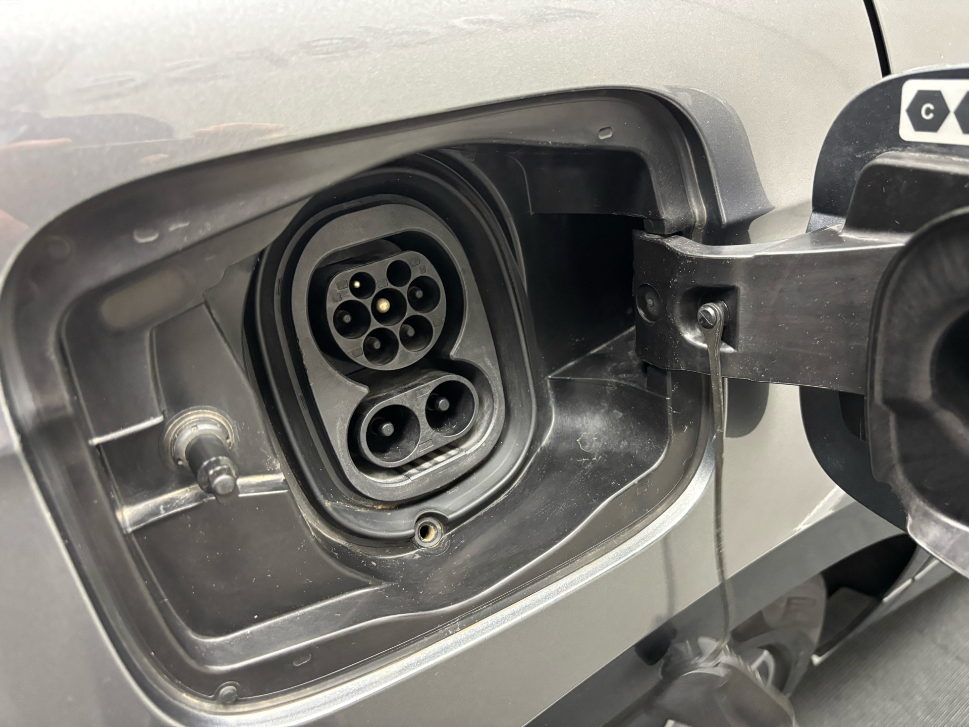 Grå Skoda Enyaq iV fra 2023