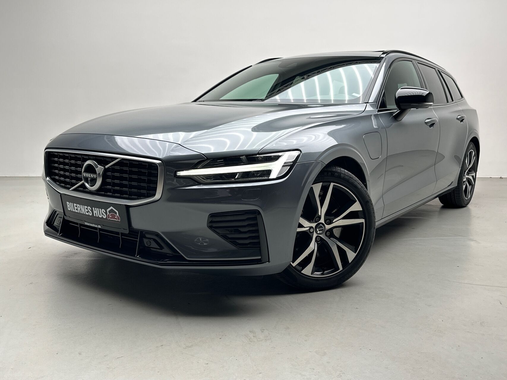 Grå Volvo V60 fra 2020