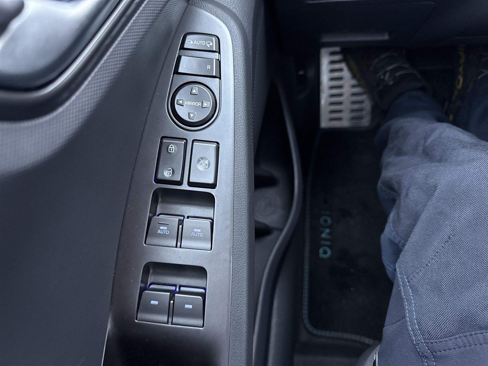 Grå Hyundai Ioniq fra 2021