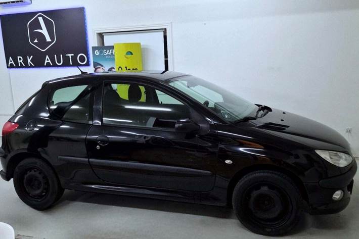 Sort Peugeot 206 fra 2002