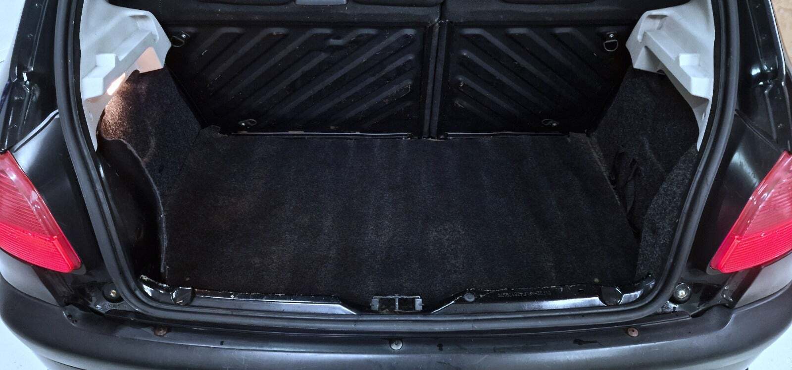 Sort Peugeot 206 fra 2002