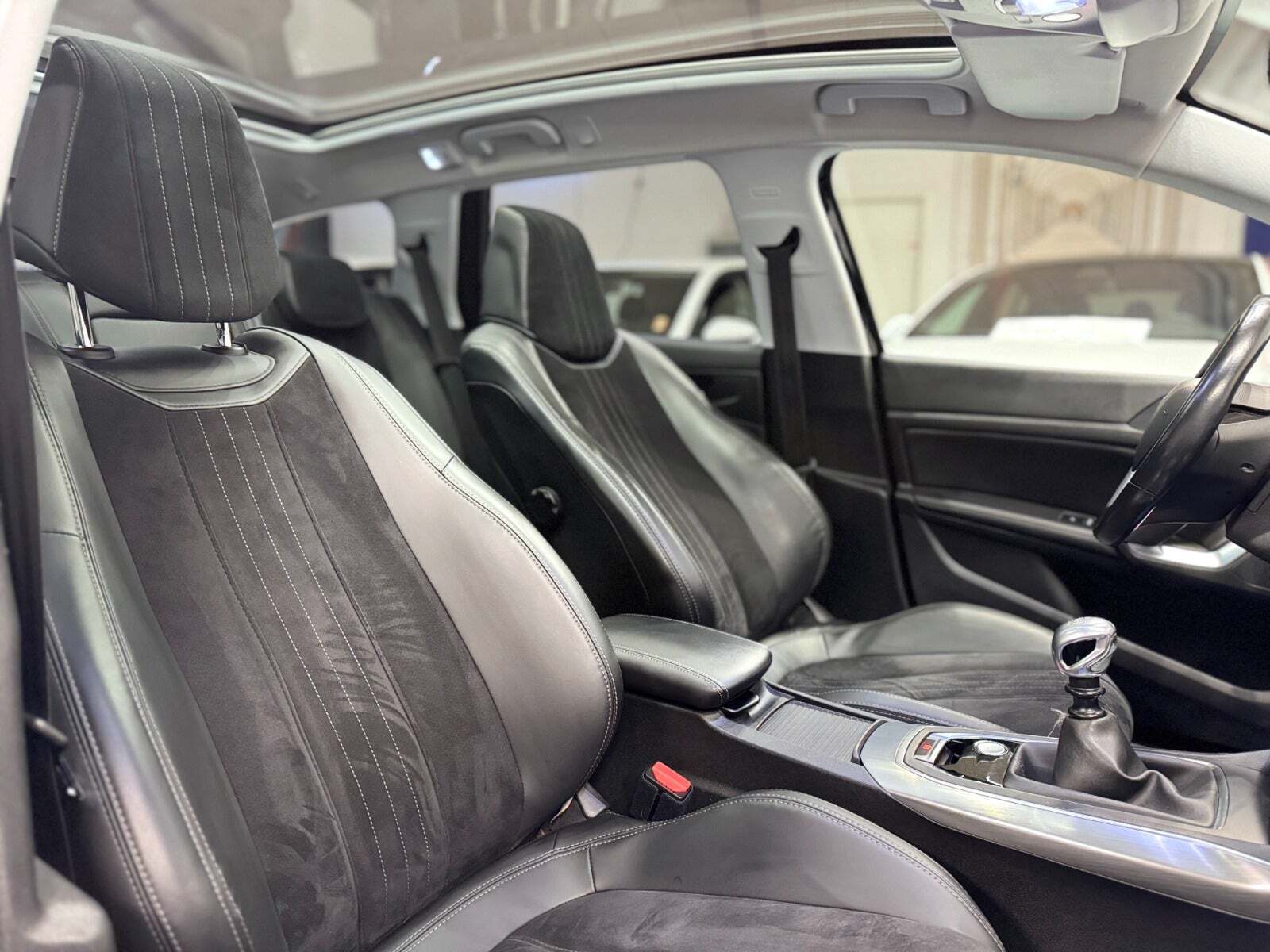 Sort Peugeot 308 fra 2017