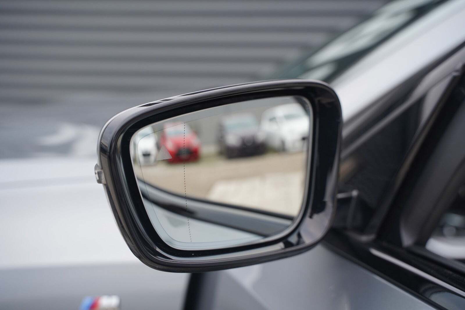 Grå BMW 320e fra 2024