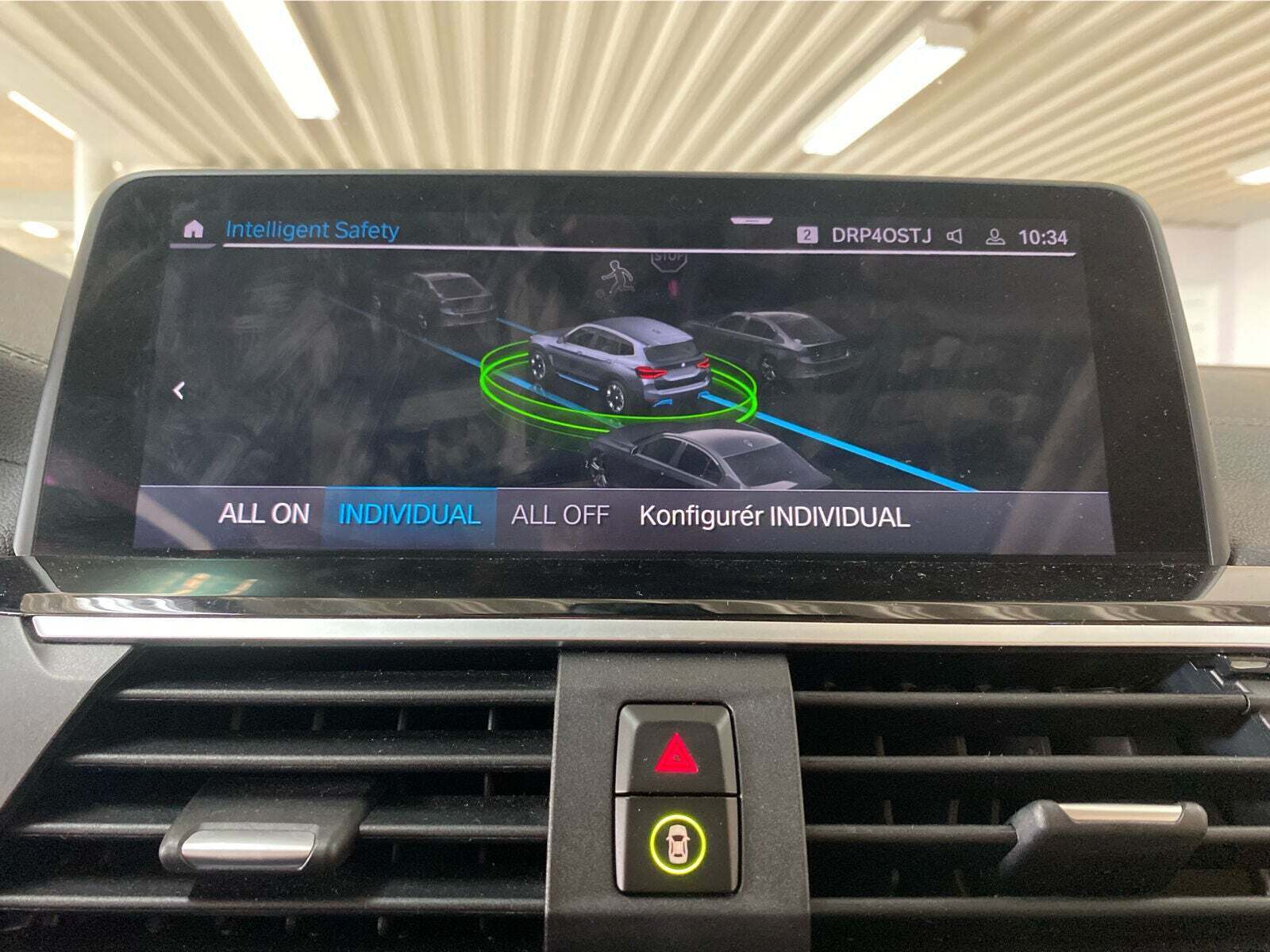 Grå BMW iX3 fra 2021