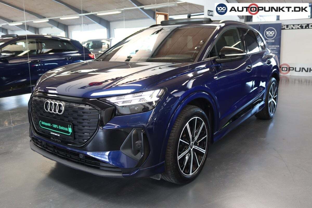 Blå Audi Q4 e-tron fra 2024
