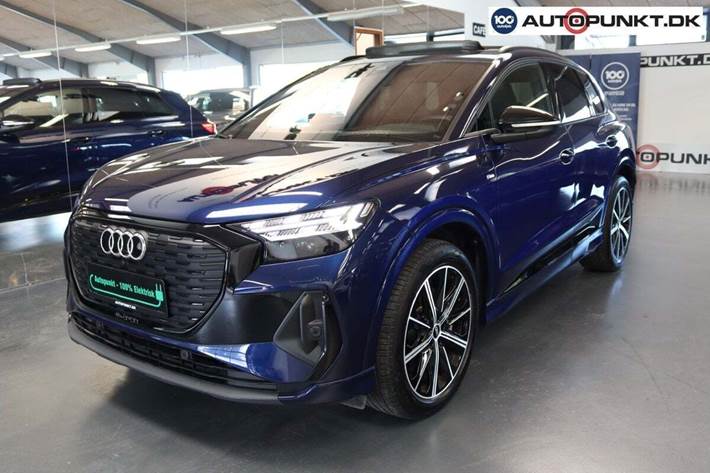 Blå Audi Q4 e-tron fra 2024 set udefra